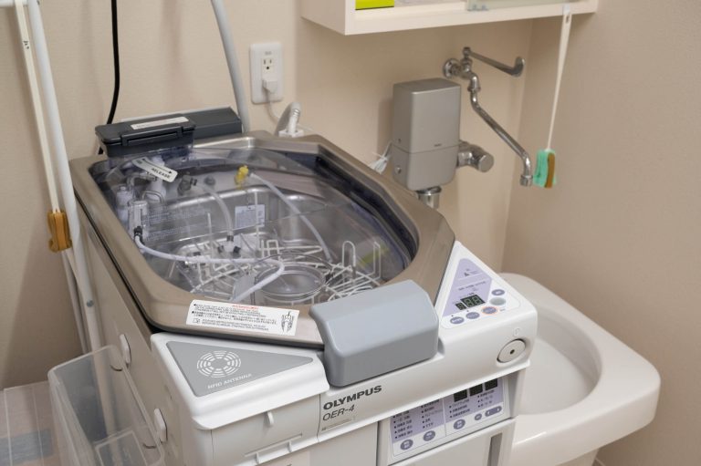 内視鏡専用の洗浄機を使用し感染対策の徹底